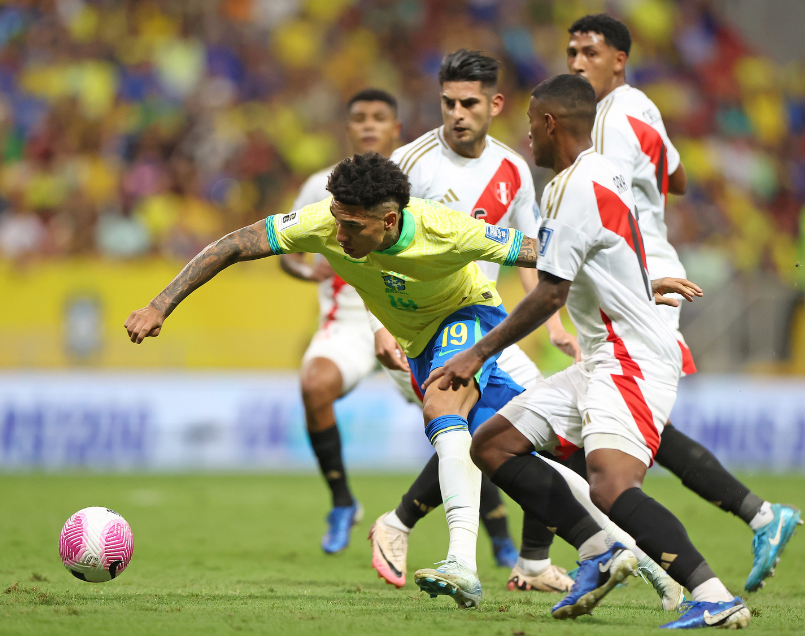 体育英超：登顶榜首 利物浦客场2-0伯恩利